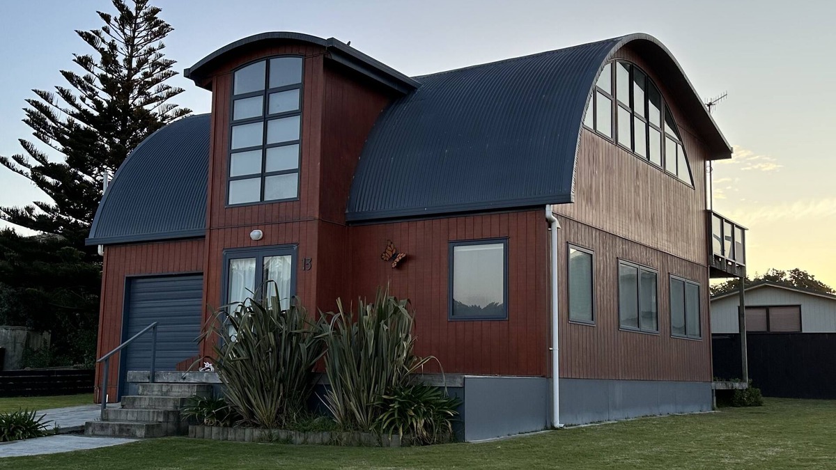 Hokio Beach House | After Dune Delight n3 Bedroom, 2 Bathroom, fully fenced Home