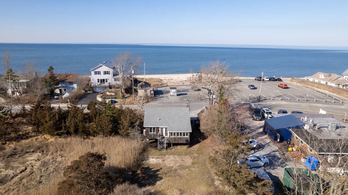 Wading River House | After Dune Delight Steps to Beach