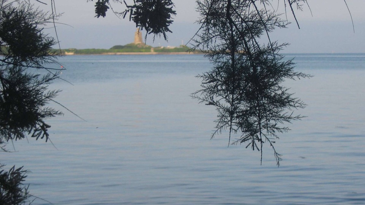 Morsalines House | Against Saint Vaast la Hougue and Fort de la Hougue (UNESCO)