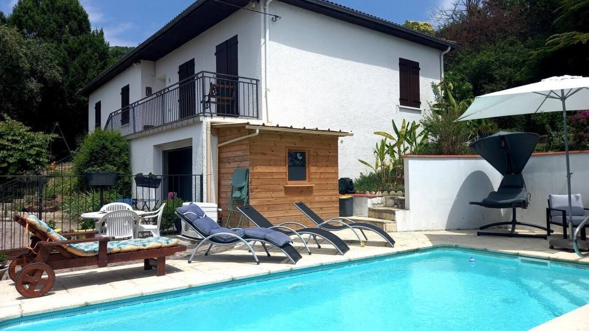 Colayrac-Saint-Cirq Villa | Agen Lot et Garonne Villa Heated Pool get Promotion in July