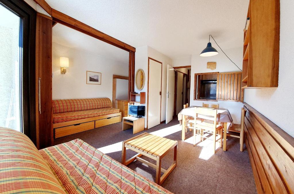 Les Orres Apartment | Agence des Orres Le Belvedere Studio coin nuit B308