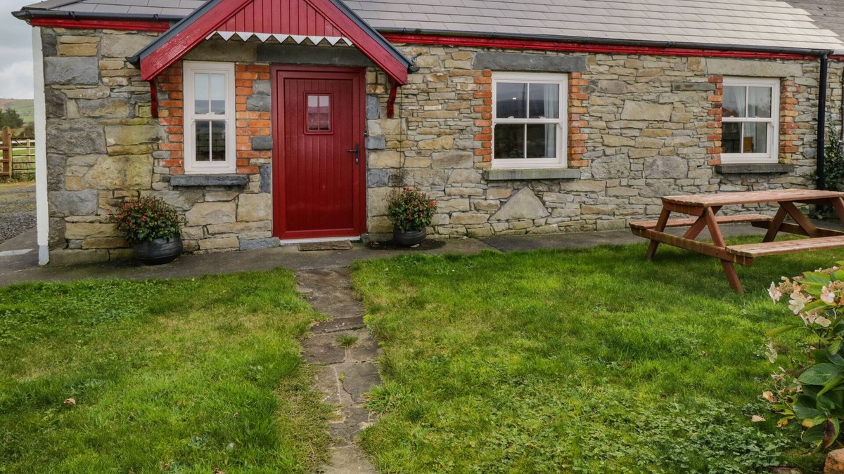 Ballycastle Cottage | AGGIE'S COTTAGE, pet friendly in Ballycastle, County Mayo
