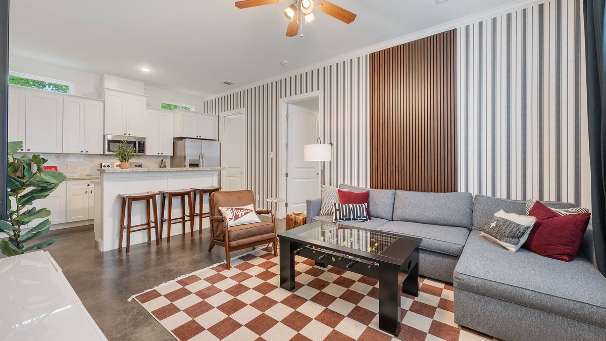 College Park House | Aggieland Gameday Guesthouse with putting green and fire pit! Walk to Kyle Field