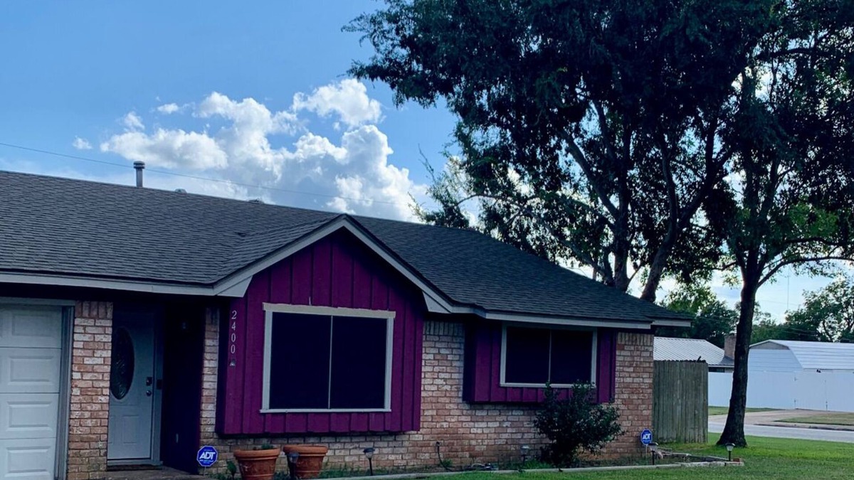 Windover East House | AggieLand Vacation House! Charming 3-BR 2-BA only 3 miles from Texas A&M Campus