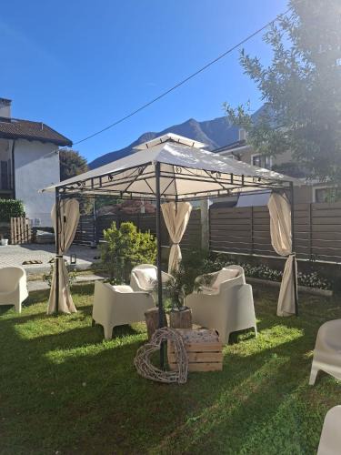 Domodossola House | Agli Chalet Bosco- parcheggio e colonnina ricarica auto elettrica con supplemento