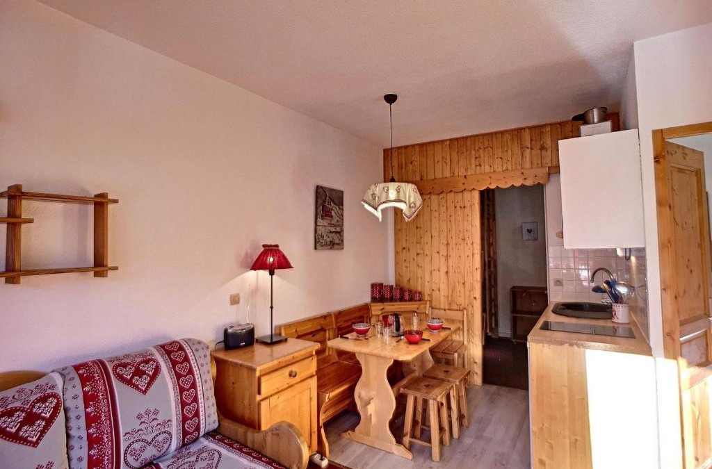 Les Bruyeres Apartment | Agréable 2P cabine, 6 pers, 35m², sud-ouest, Wi-Fi, au pied des pistes - Les Menuires - FR-1-178-169