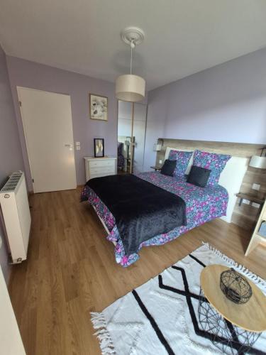 Chartres Apartment | Agréable Appartement avec Balcon
