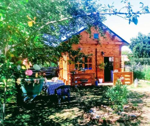 Massay Ski Chalet | Agréable chalet en bois et son extérieur