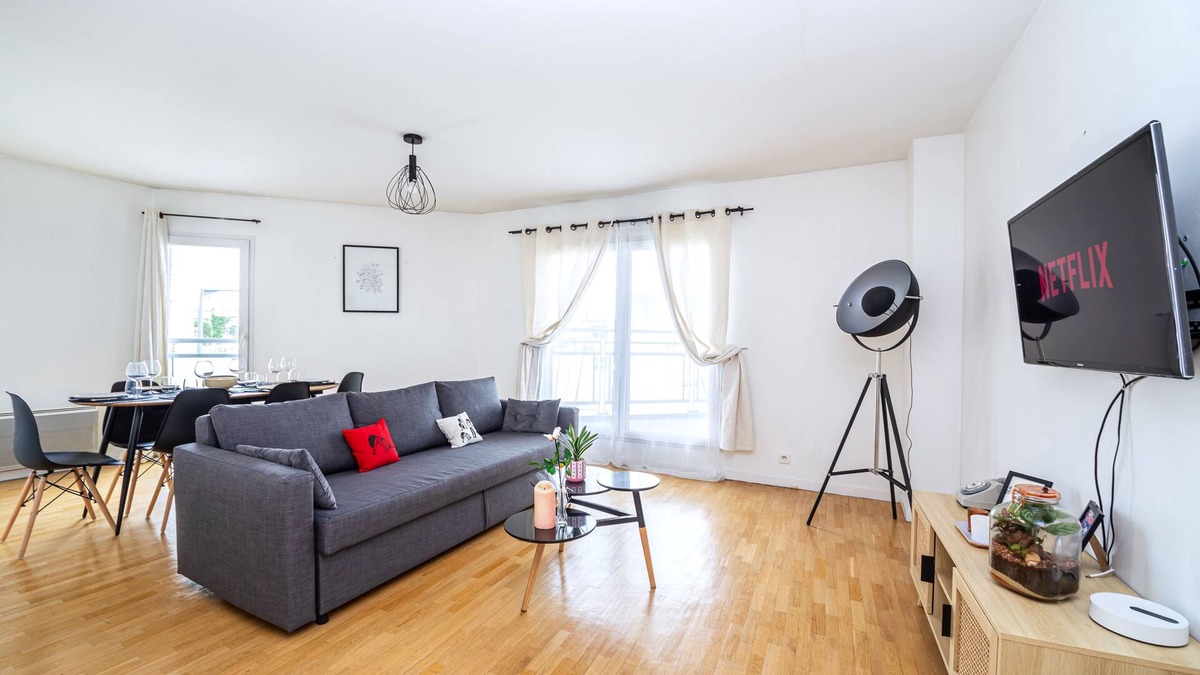 Saint-Ouen Apartment | Agréable & Spacieux, Paris 10 min + Parking Privé