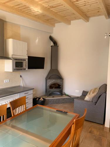 Adradas Apartment | Agradable casa con chimenea y patio totalmente privado