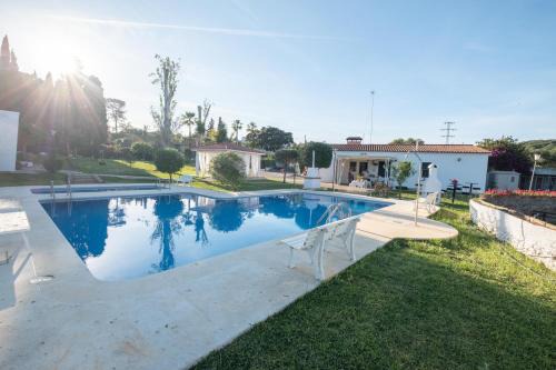 Guillena House | Agradable Villa con piscina