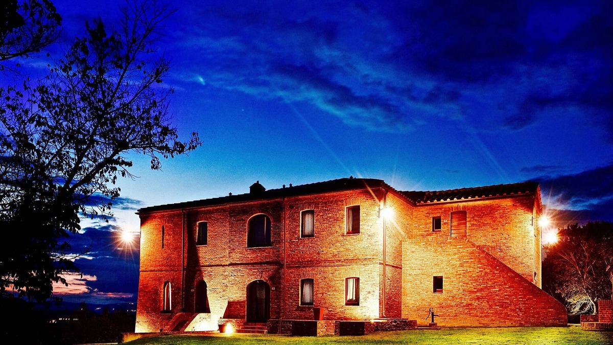 Cristena Villa | Agricola Neci: Tuscan Rural Luxury with Housekeeping, Infinity Pool and a Lake