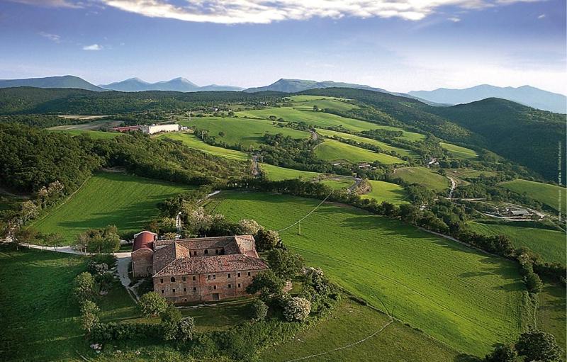 Isola del Piano Bed & Breakfast | Agriturismo Girolomoni - Monastero