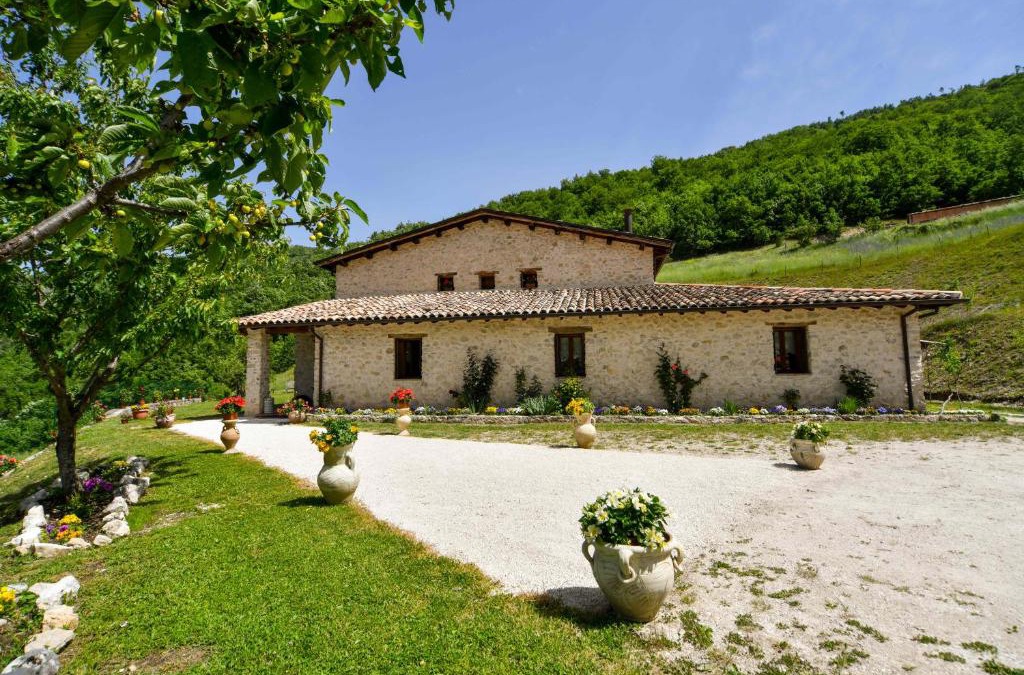 Cascia House | AGRITURISMO LA VALLE DEI BRONZETTI