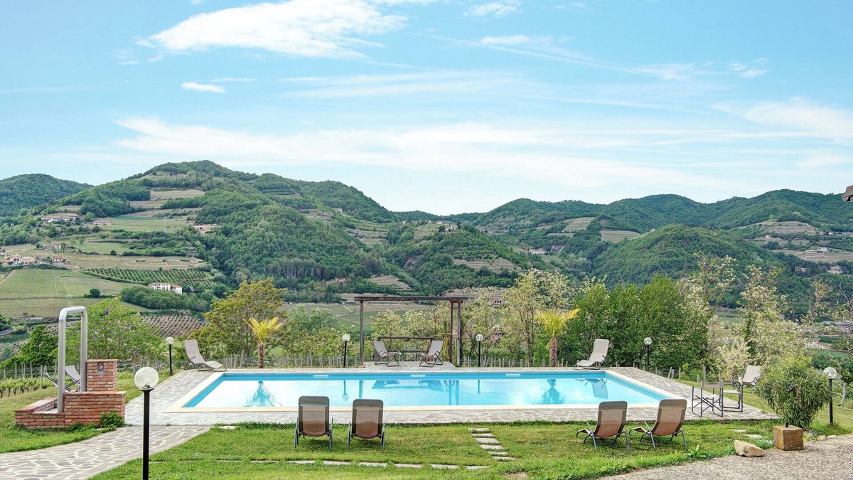 Vesime Other | Agriturismo 'Monteoliveto Cottage Romantic' with Shared Pool and Wi-Fi