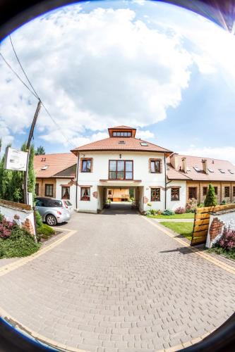 Michalowice House | Agroturystyka W Dolinie Stawu - Pokoje Gościnne