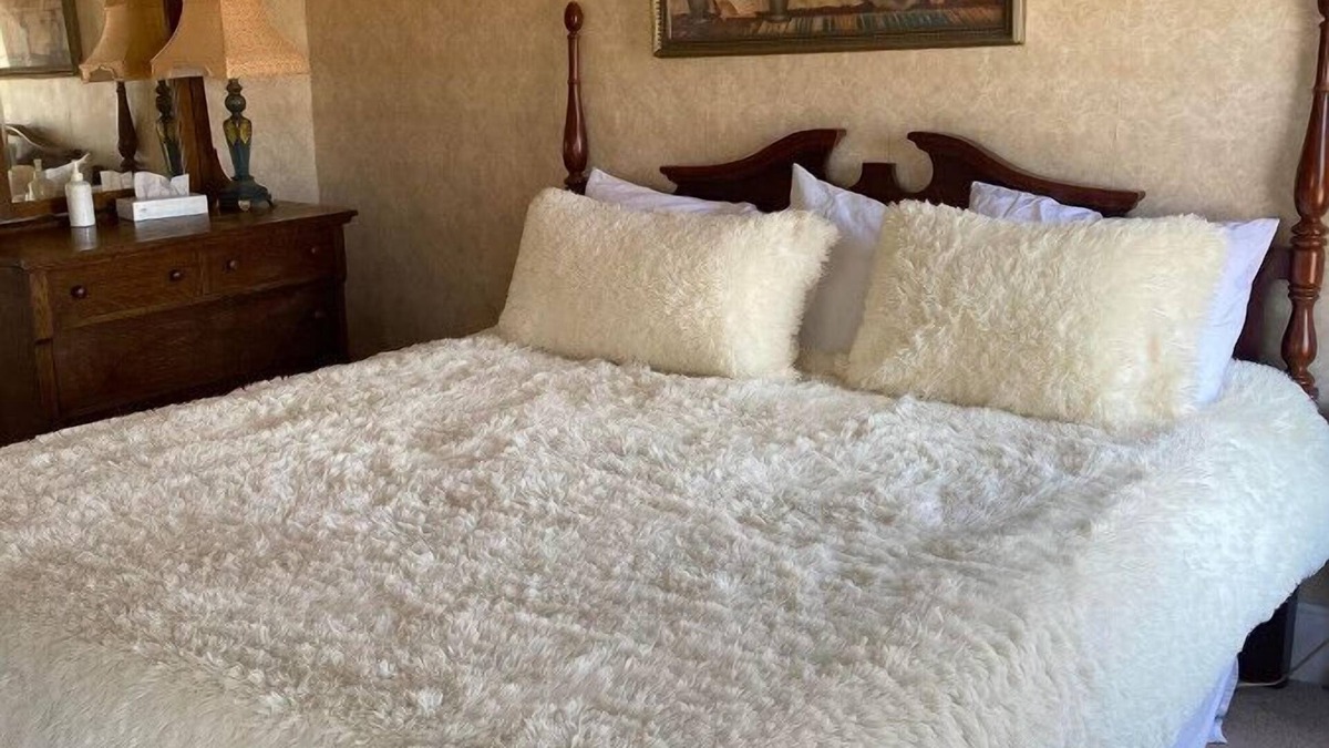 Wabasha Hotel | AH #25 · AH #25 King Suite w/Jacuzzi/Shower/Fridge/Micro