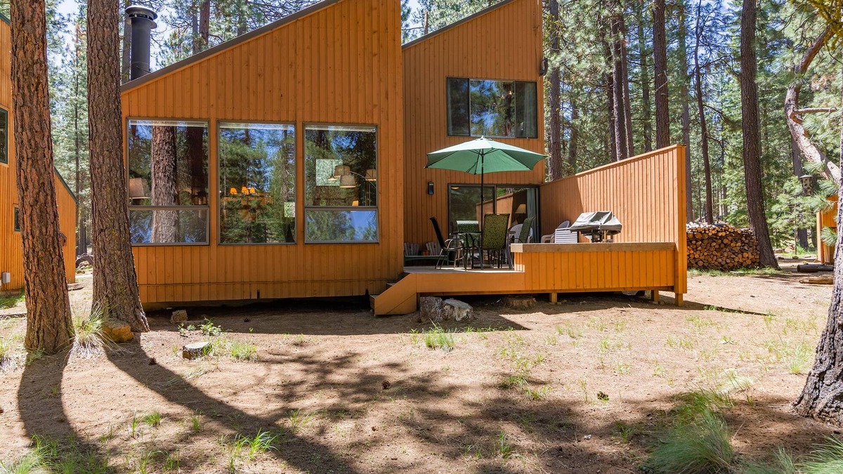 Black Butte Ranch Cabin | AH023 | Quiet and Charming Upgraded house overlooking Aspen Lake!