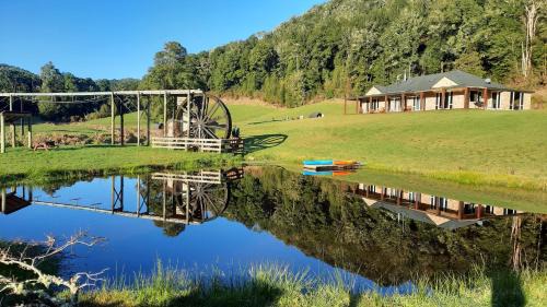 Totara Flat Cabin | Ahaura Lodge & Waterwheel Farm Stay