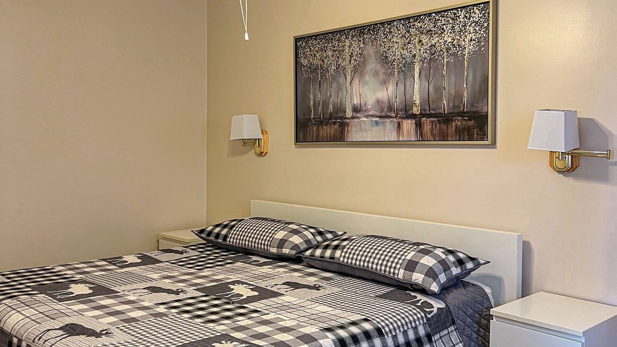 Magnetawan Cottage | Ahmic Lake Resort's 1-Bedroom Cottage w/hot tub (LOON Cottage)