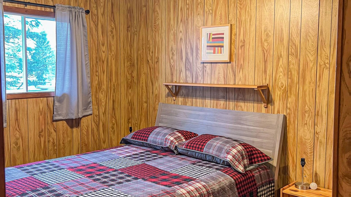 Magnetawan Cottage | Ahmic Lake Resort's 3-Bedroom Cottage (Red Fox Cottage)