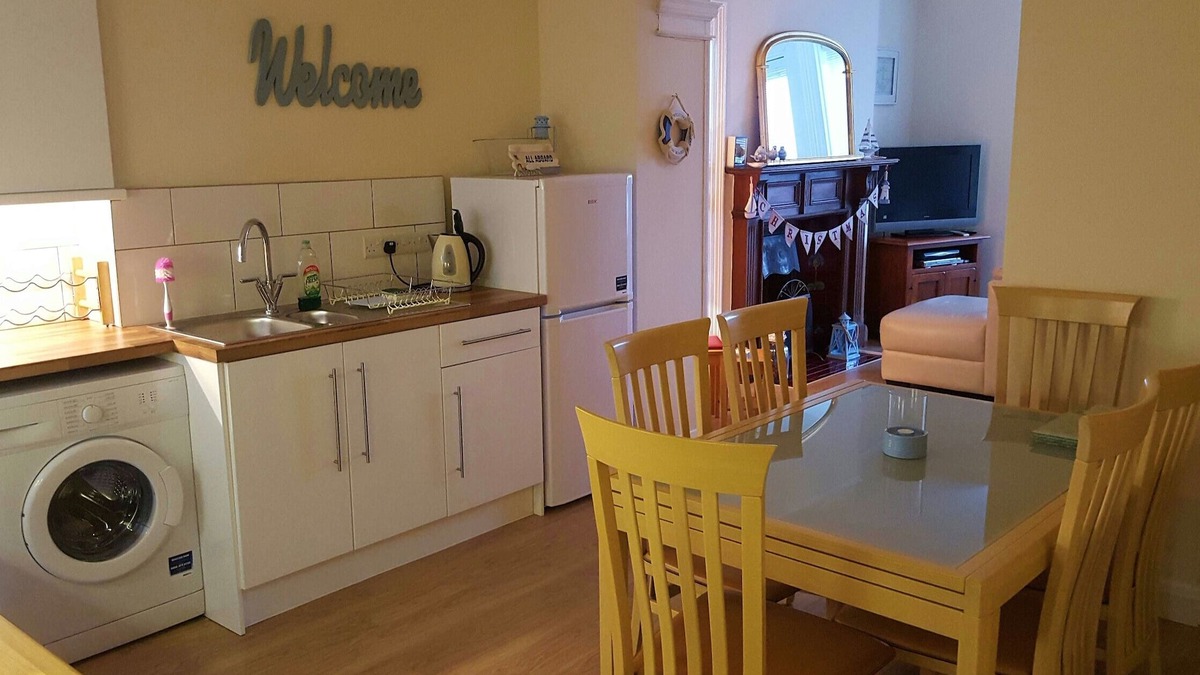 Carrickfergus Apartment | Ahoy Apartment Carrickfergus Front-line Sea-views and Super Comfy!