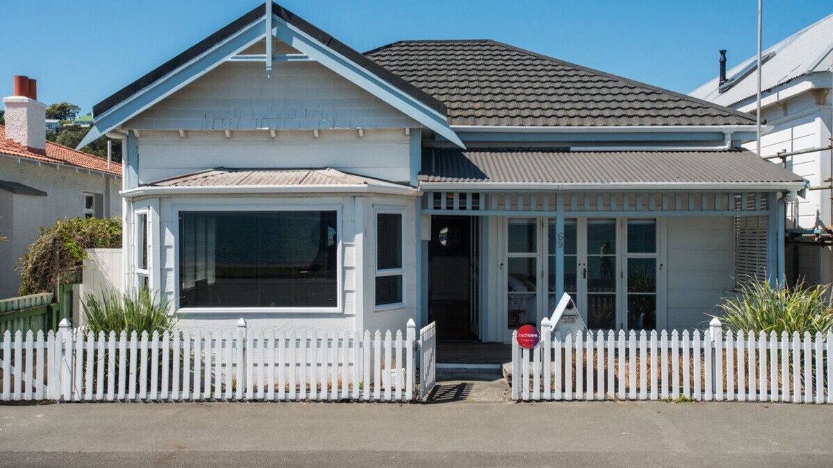 Ahuriri House | Ahuriri Cottage - Napier Holiday Home