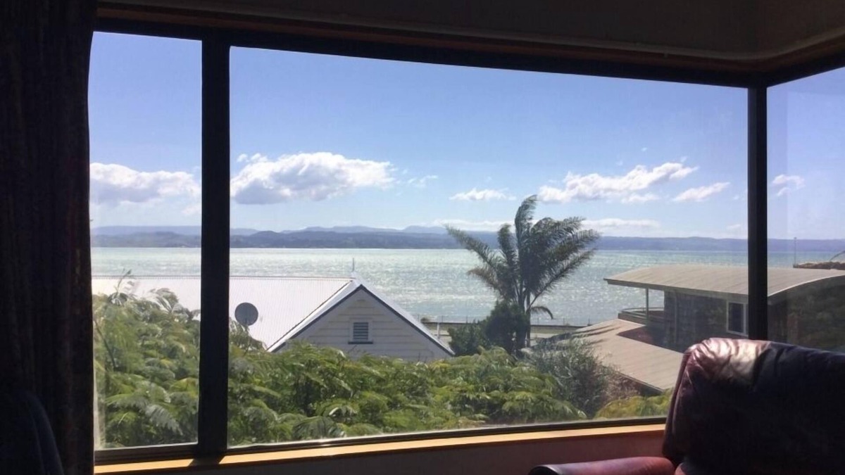 Bluff Hill House | Ahuriri, Seaside in the City (+ free wi-fi, secure parking)