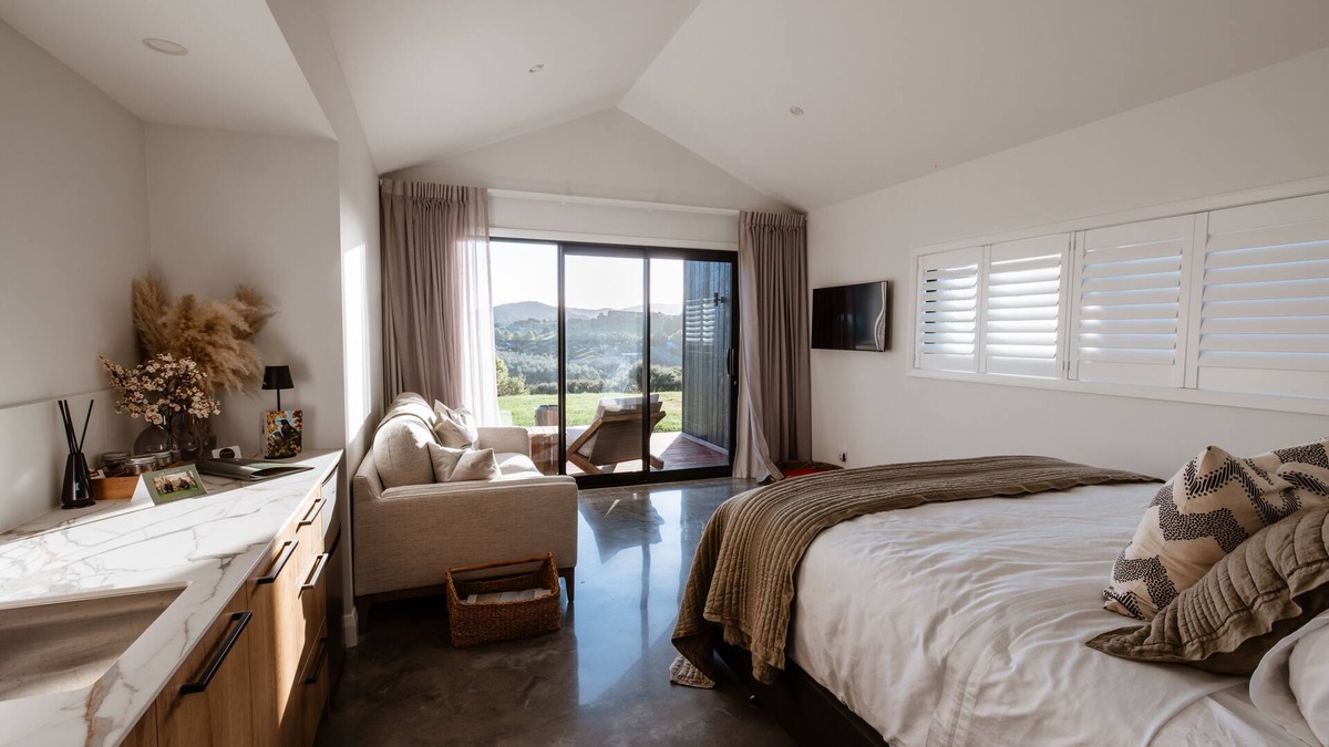 Mangawhai Cabin | Ahuru House a touch of Luxury - Tui Room