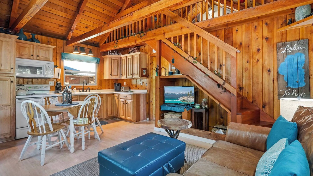 Sunnyside Cabin | Aidenn Cabin - 1 bedroom, loft, 1 bath - Walk to private beach & Restaurants