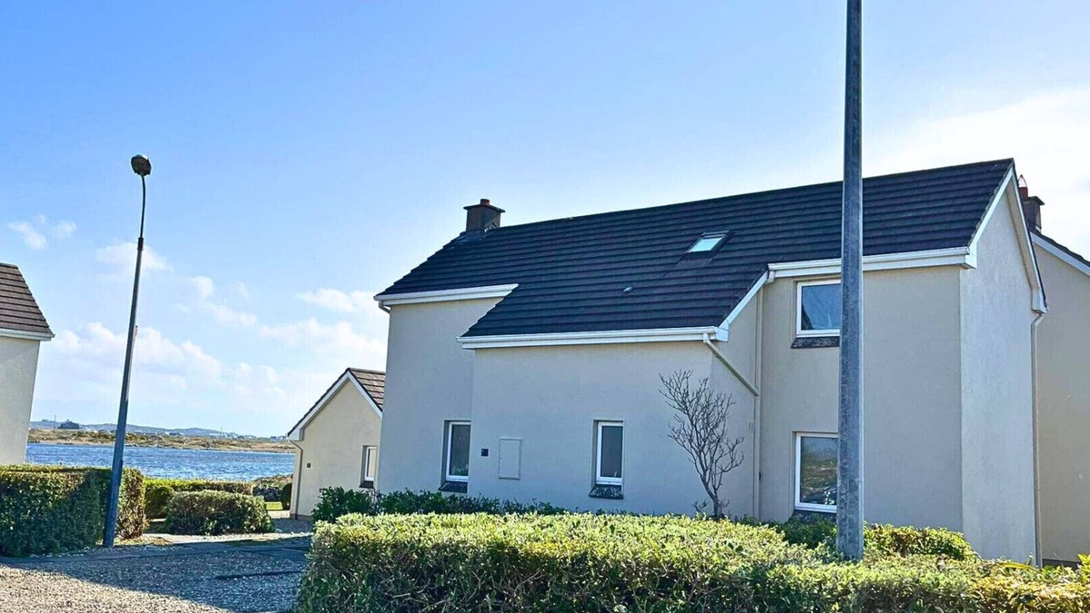 Ballyconneely House | Aillebrack Cottage, a perfect base for an break