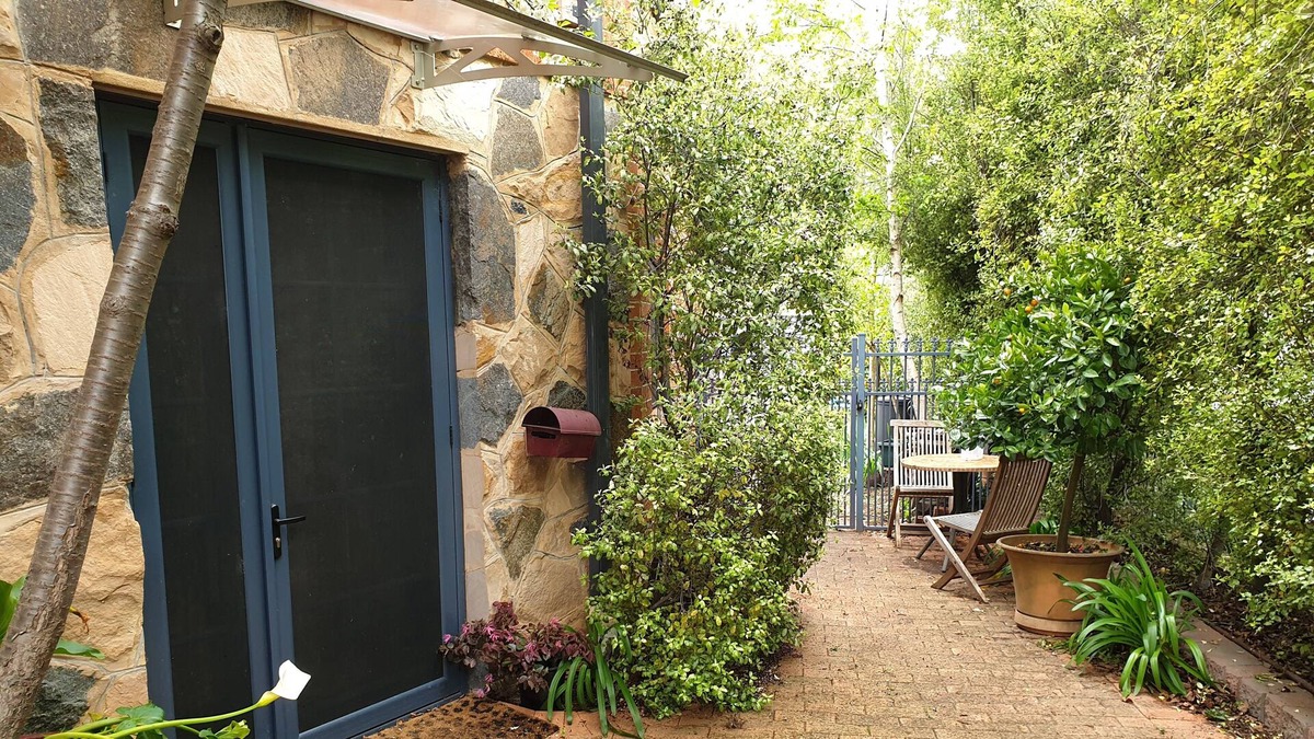 Ainslie Apartment | Ainslie Pet Friendly Apartment
