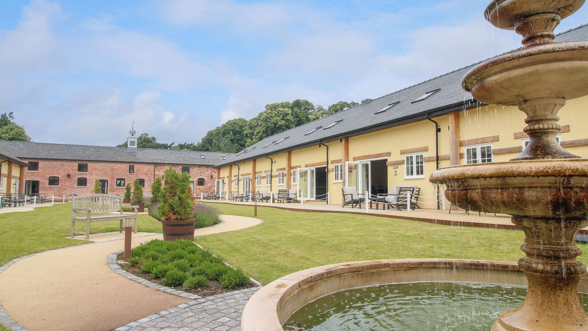 Felton Cottage | AINTREE COTTAGE, pet friendly, luxury holiday cottage in West Felton