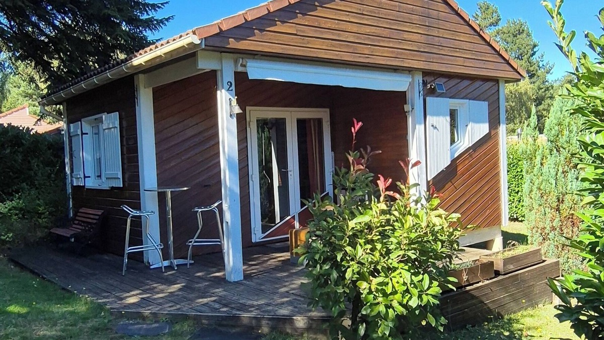 Saint-Remy-Sur-Durolle Ski Chalet | Air-conditioned chalet with enclosed garden sleeps 4