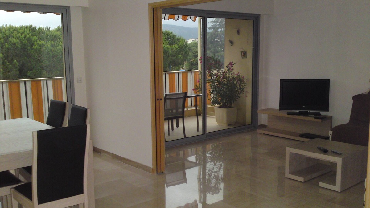 Mandelieu-La-Napoule Apartment | Air-conditioned apartment in residence with swimming pool and private port