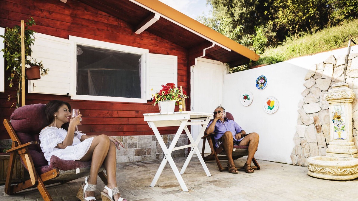 Nizza di Sicilia Ski Chalet | Air-conditioned chalets with a swimming pool, Wi-fi, TV, washing machine, family and animals