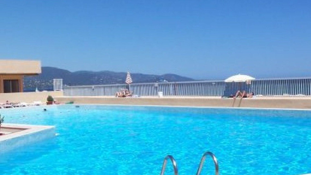 La Faviere Apartment | Air-conditioned apartment with sea view, swimming pool and parking, the beach just 2 steps away!