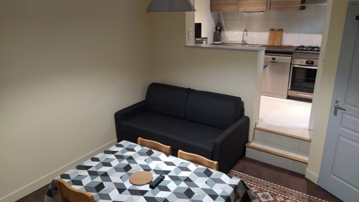 Lamalou-les-Bains Apartment | Air-conditioned house with private courtyard/terrace