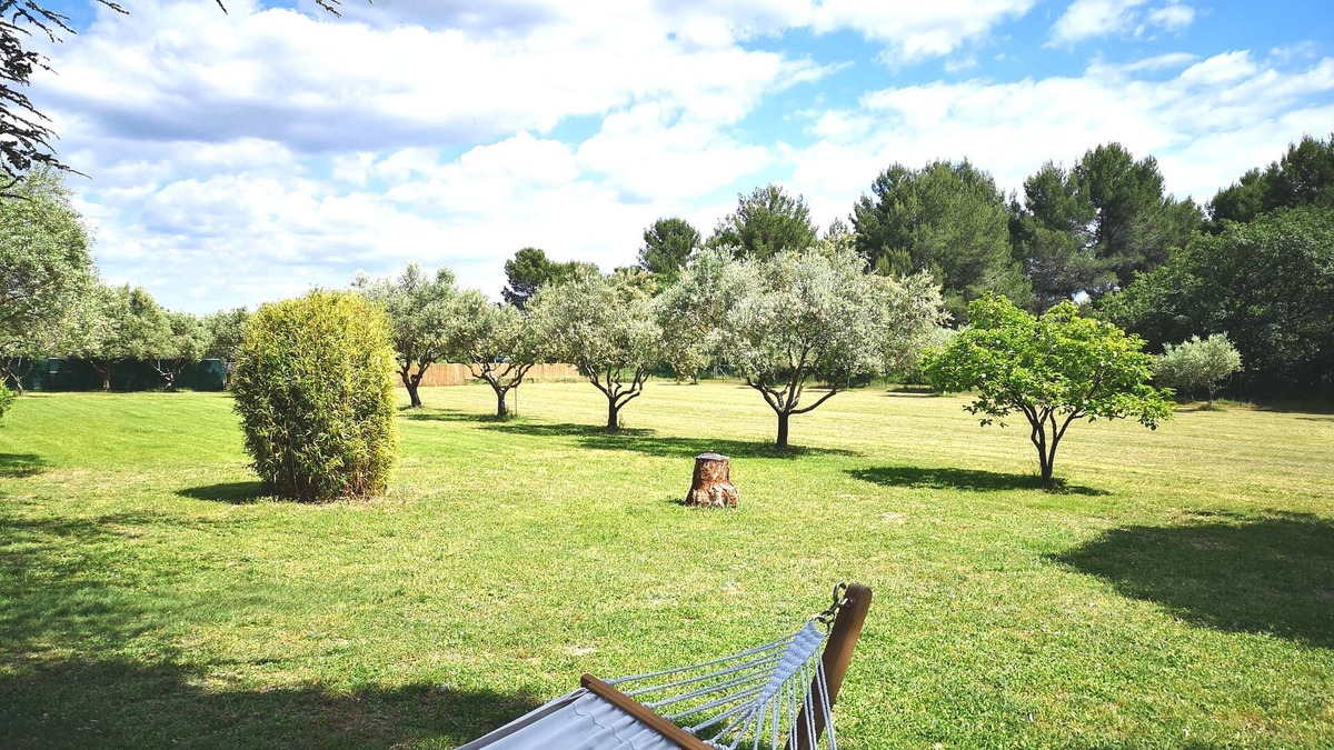 Aix-en-Provence Villa | Air-conditioned villa sleeps 10 private pool wifi very large garden with trees