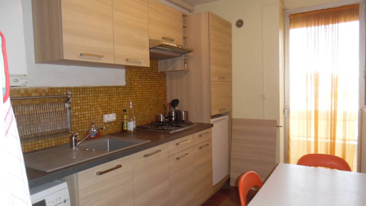 La Jetee Apartment | Air-conditioned 2-room apartment with loggia and sea view, near port and shops