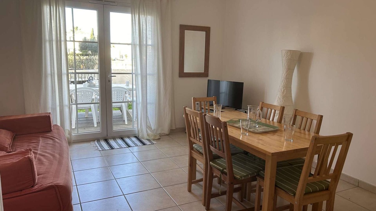 Aigues-Mortes Apartment | Air-Conditioned 3-Room Duplex with Terrace, Garden, and Garage in Marina Area