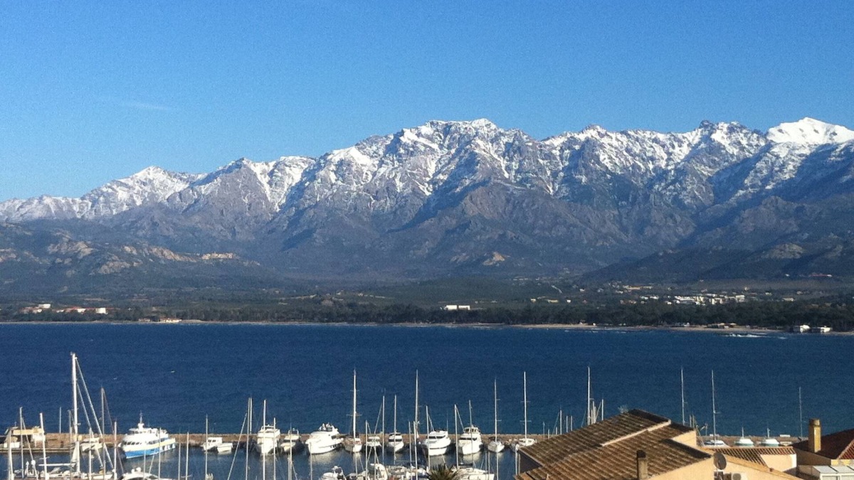 Calvi Apartment | Air-conditioned 93m² apartment sleeps 6, Calvi bay view, citadel and mountain.