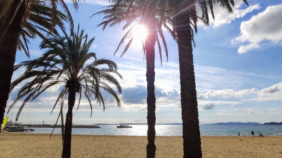 Le Lavandou Apartment | Air-conditioned apartment 500m from the beach and shops