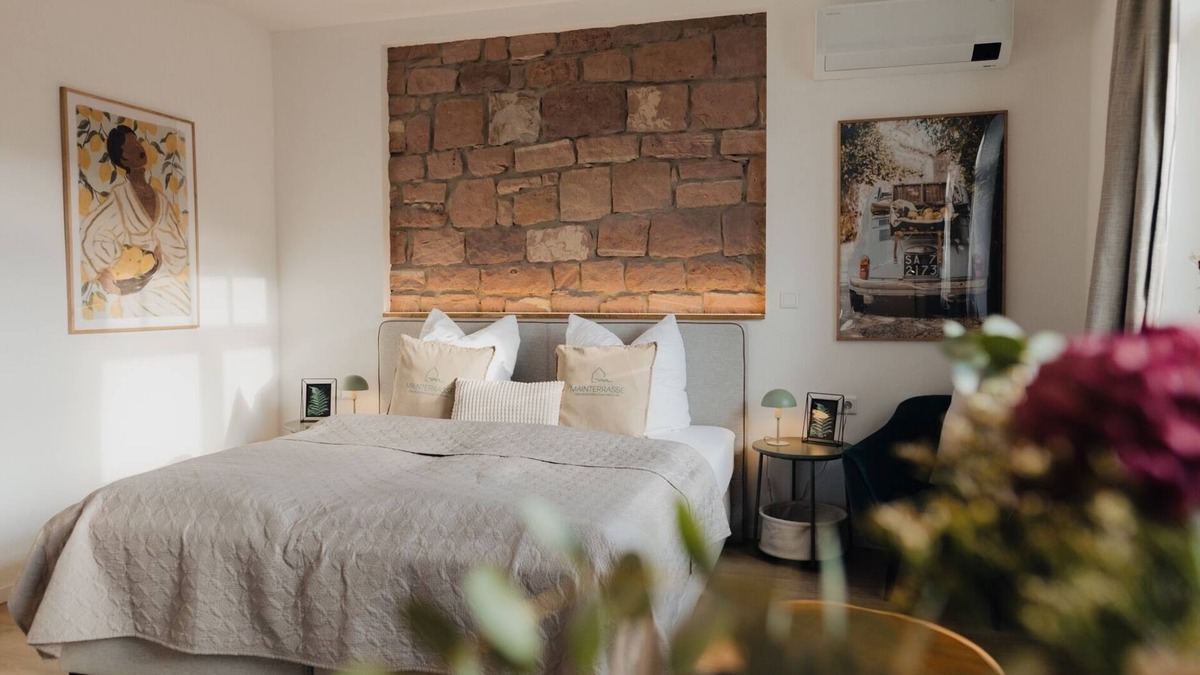 Miltenberg Apartment | Air-conditioned apartment (32.5 sqm) with box-spring bed