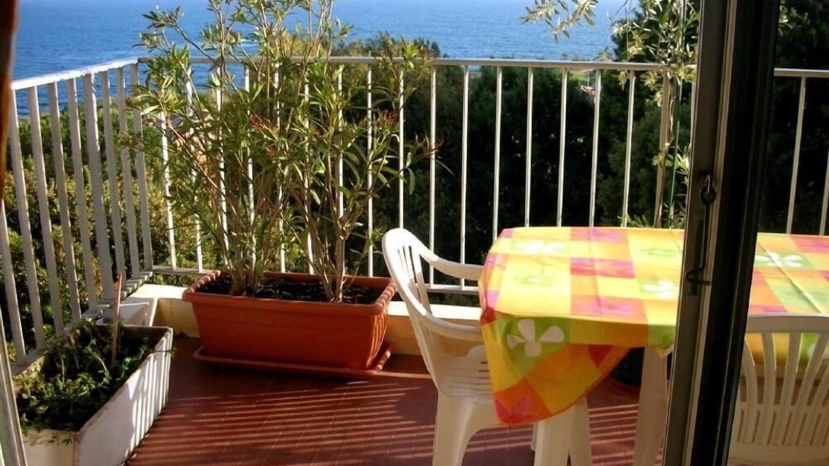 Ajaccio Apartment | Air-conditioned apartment, sea view on Route des Sanguinaires