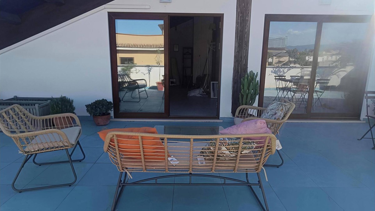 Locri Apartment | Air-conditioned attic room with large terrace