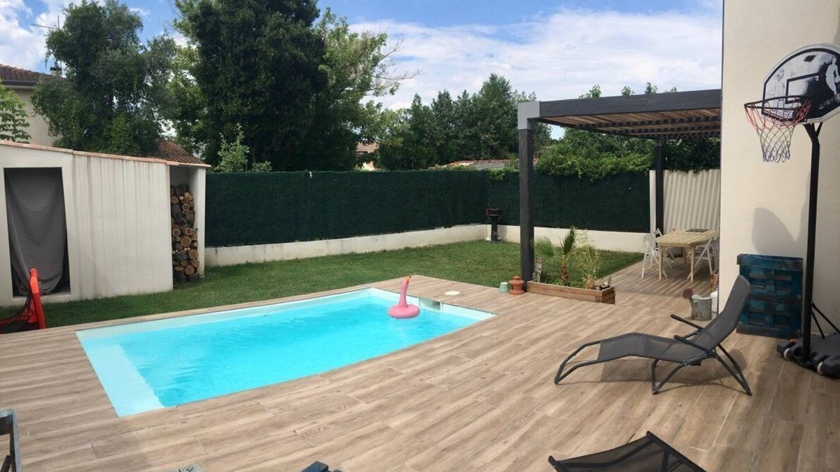 Toulouse South-East House | Air-conditioned family home with swimming pool