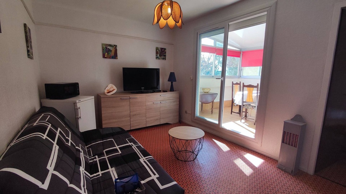 Argeles Plage Apartment | Air-conditioned apt for 4, near beach and shops
