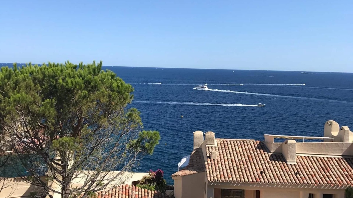 Theoule-Superieur Apartment | Air-conditioned and equipped apartment, foot in the water. Private & standing