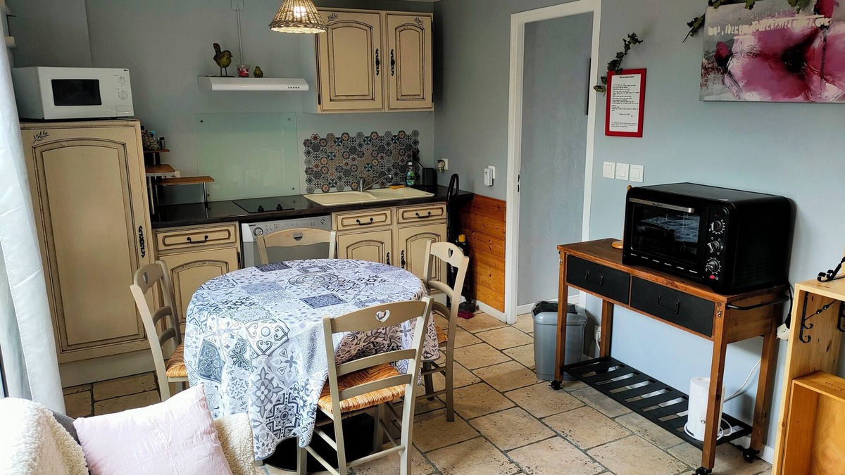 Vignonet House | Air-conditioned gîte for 2 to 4 people, -5 min from St Emilion. Enclosed/private parking